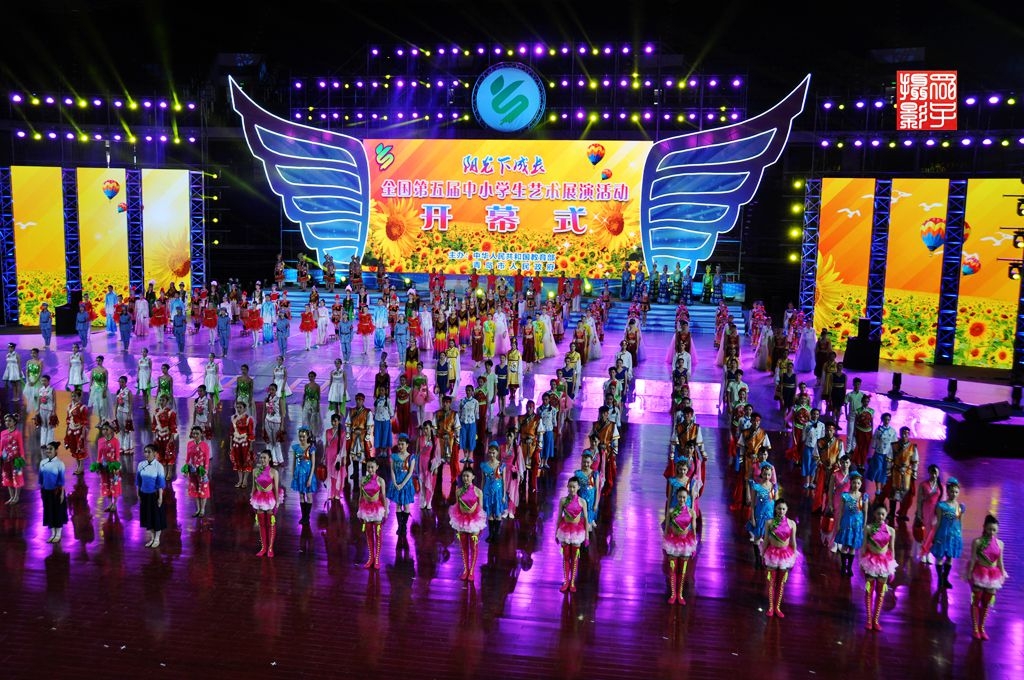 青島燈光音響租賃,青島演出設(shè)備租賃,青島LED屏租賃,青島舞美制作搭建