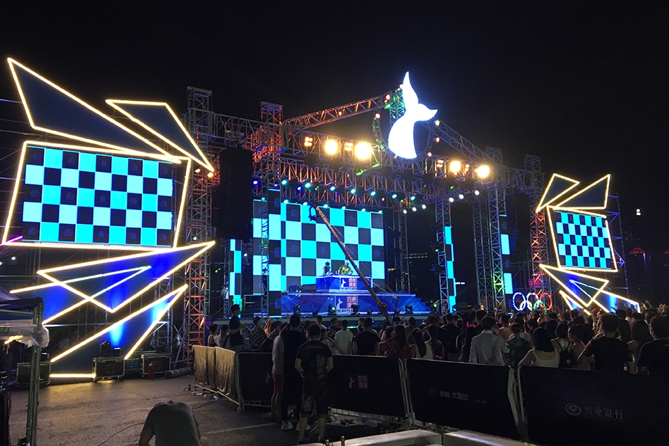 青島燈光音響租賃,青島演出設(shè)備租賃,青島LED屏租賃,青島舞美制作搭建